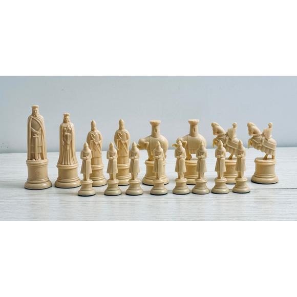 Kingsway Vintage Red & Ivory Chess Pieces Set Complete Royal King Queen Knight - Picture 6 of 16